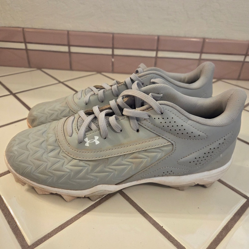 Under Armour Leadoff Mid RM Baseball Cleats Grey White 3027447-100 Mens 7.5